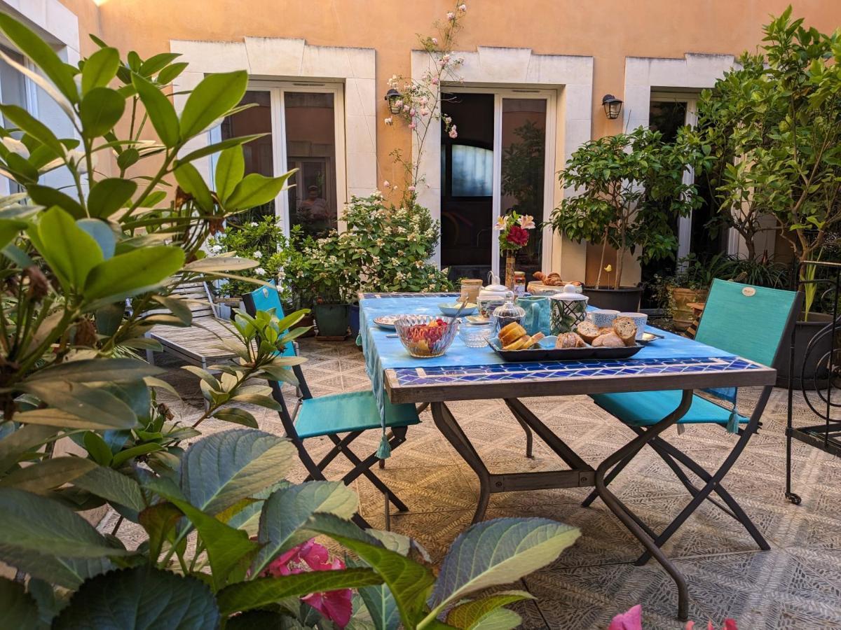D'hotes La Grenade Bleue Bed & Breakfast *